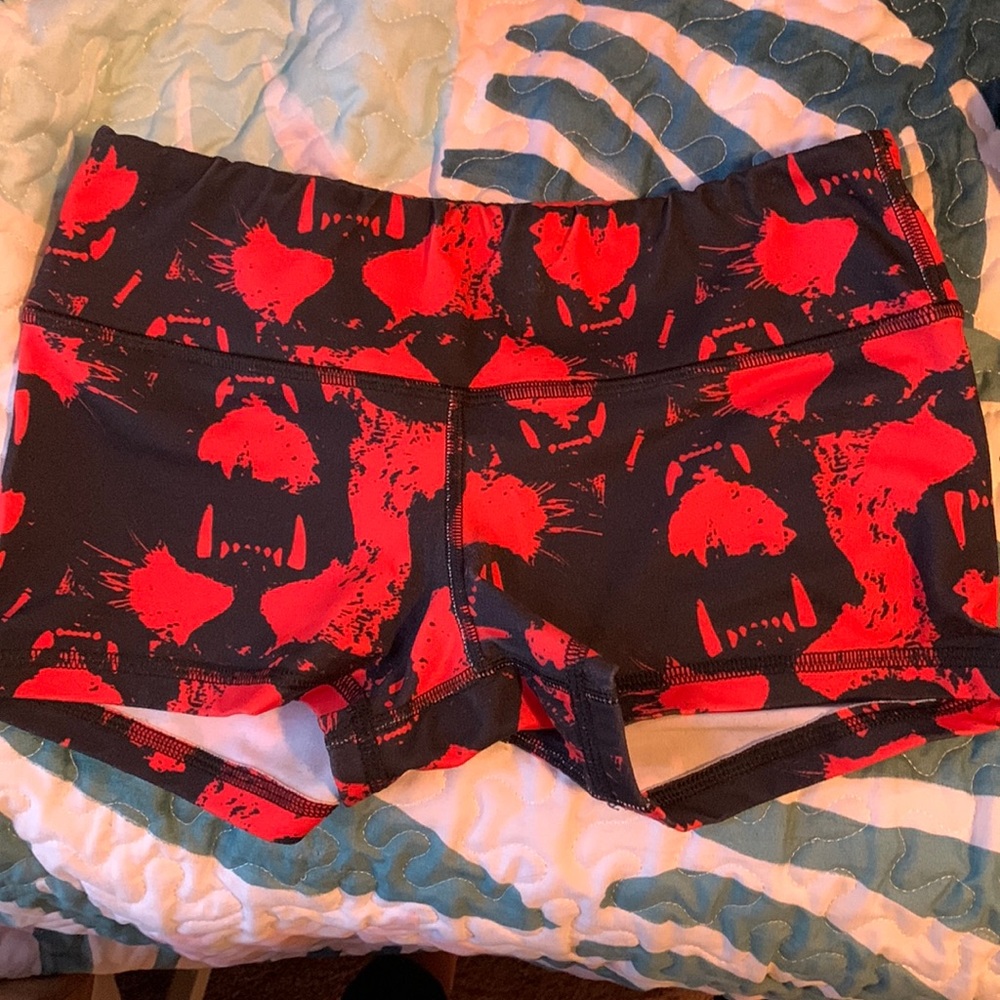 Red and black tiger fleo shorts